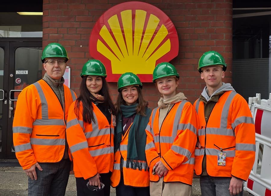 vizyt-komandy-invent-group-do-tekhnolohichnoho-tsentru-ta-zavodu-shell-u-hamburzi