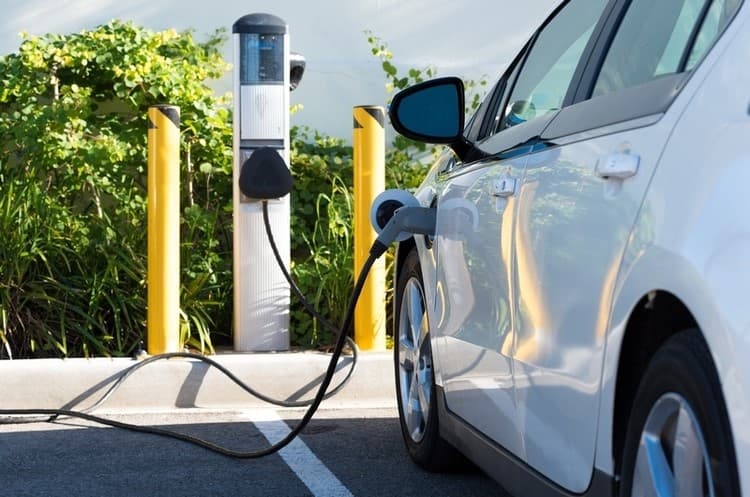prodazhi-elektromobiliv-v-2023-r-dosiahnut-14-mln-od-a-ikhnia-chastka-20-avtorynku-mea